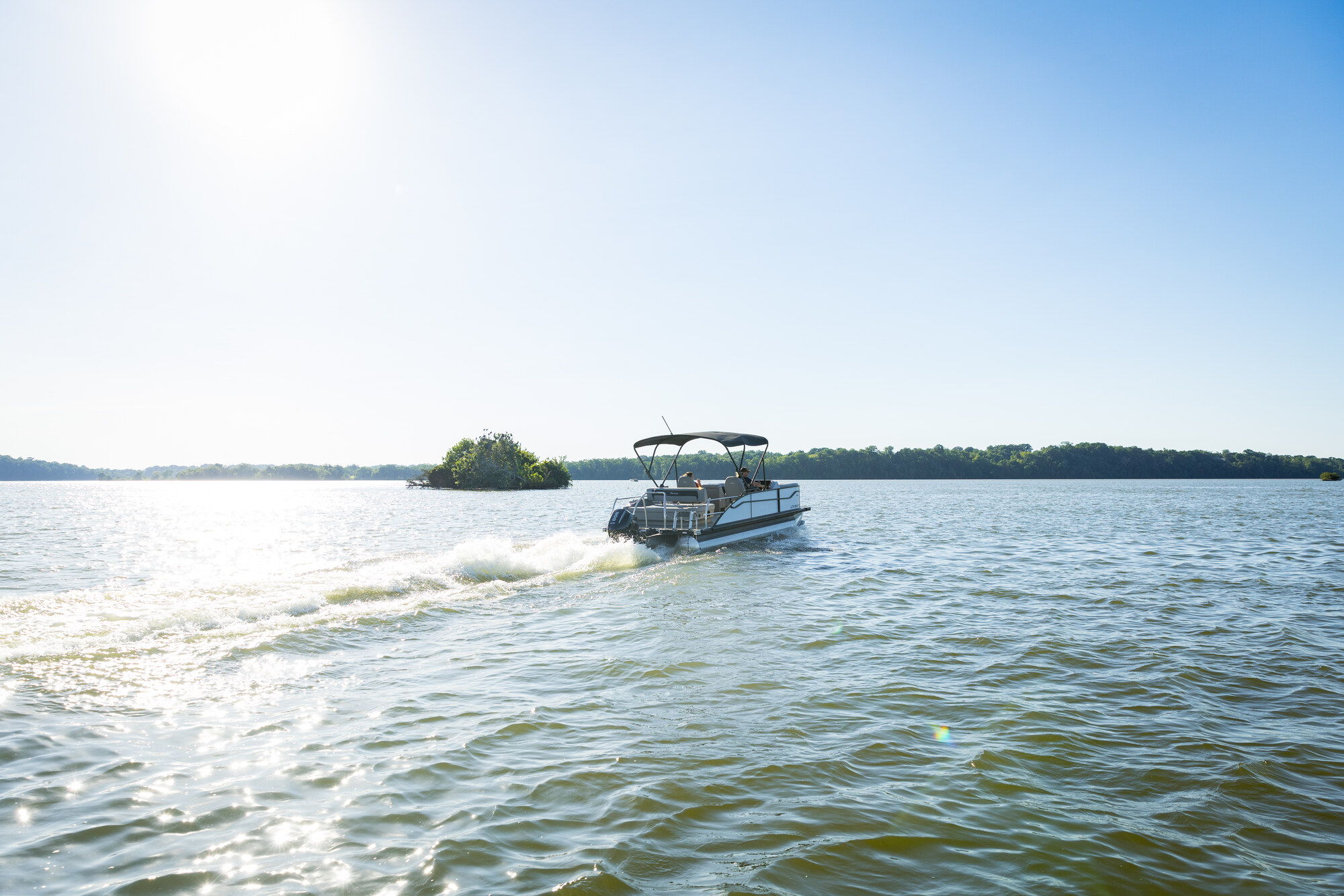 A club boat underway across open Tennessee water