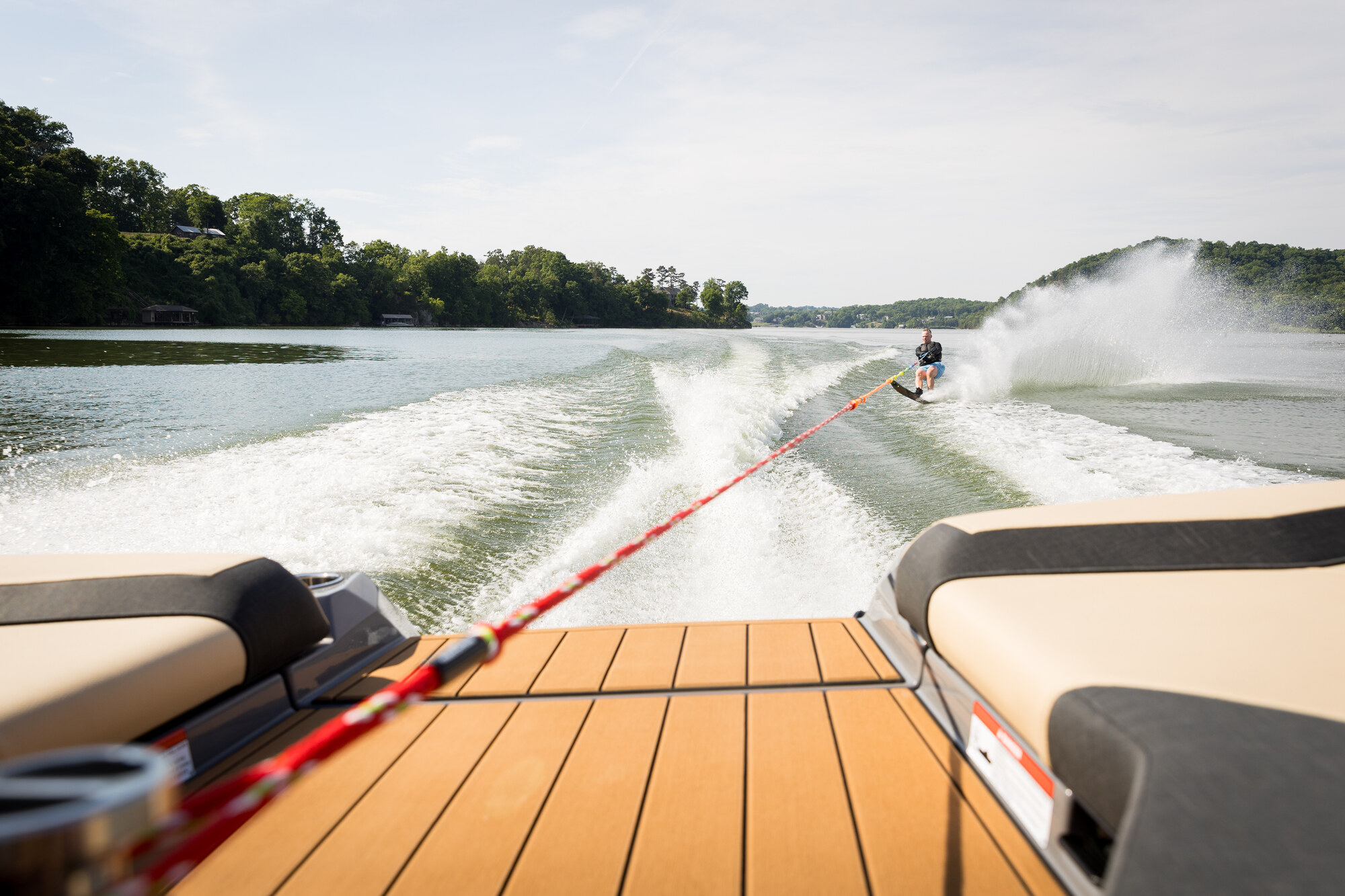 A tow rope trailing behind a boat on a calm Tennessee lake